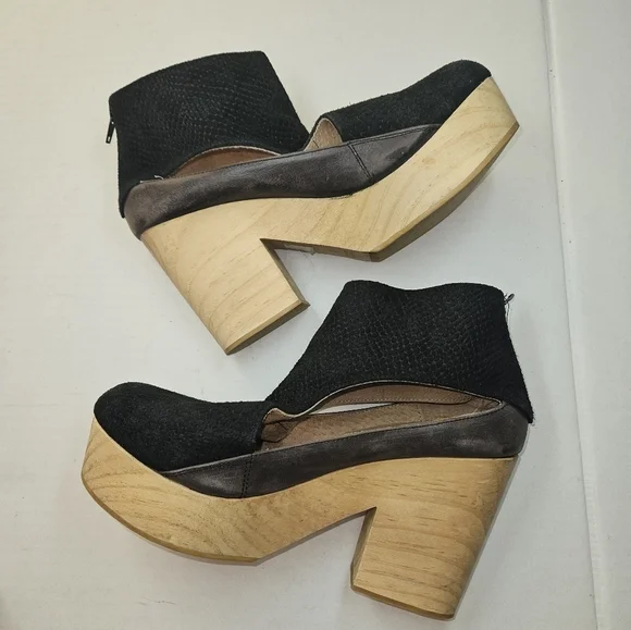 🌸 Free People‎Suede Clogs, size 39